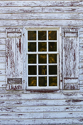 포토 JPG 해외이미지 벽 창문 유리 날씨 주택 사람없음 건물 목재 수확 흰색 시골 그리기 셔터 그런지 옛날 해외202004 해외포토 나무 건축물 컬러 농업 재료 모션 재질 파일형식 이미지허브