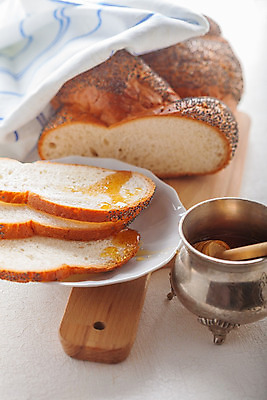 포토 JPG 해외이미지 전통 문화 음식 빵 조각 실내 이벤트 사람없음 컬러풀 시골 신선 조미료 보호 굽기 꿀 유태교 해외202004 해외포토 컬러 컨셉 내부 구이 향미료 파일형식 이미지허브