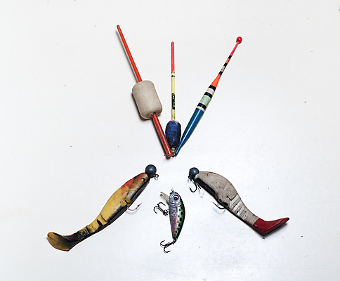 포토 JPG 해외이미지 모양 선 백그라운드 낚시 매달리기 어류 취미 사람없음 빨간색 세로 초록색 강 노란색 금속 검은색 장비 흰색 도구 공구 기어 미끼 고립 해외202004 해외포토 컬러 모션 재질 레저 수중동물 파일형식 이미지허브