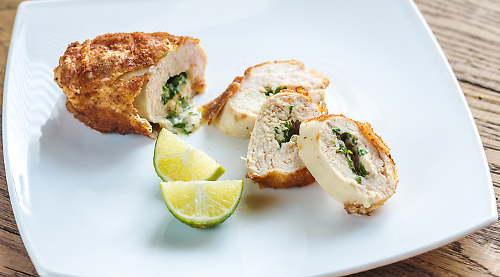 포토 JPG 해외이미지 접시 음식 조각 다이어트 재료 부분 파슬리 마늘 육류 요리 사람없음 목재 초록색 식당 저녁식사 치킨 튀김 껍질 신선 뜨거움 그릴 바비큐 가슴 자르기 굽기 레몬 허리 향신료 라임 버터 점심식사 폭식 단백질 해외202004 해외포토 나무 식기 컬러 채소 과일 식재료 모션 주방용품 건강 신체부위 상점 식사 구이 닭고기요리 영양소 향미료 파일형식 이미지허브