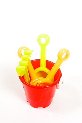 포토 JPG 해외이미지 백그라운드 놀이 사람없음 빨간색 장난감 흰색 플라스틱 삽 양동이 오브젝트 고립 해외202004 해외포토 컬러 재질 파일형식 이미지허브