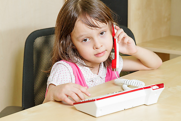 포토 JPG 해외이미지 직업 여자 어린이 벽 백그라운드 비즈니스 노동자 갈색머리 한명 미소 사람 동양인 빨간색 스마트폰 사무실 펜 중국 업무 비즈니스맨 작음 전화기 부름 경영 해외202004 해외포토 1 헤어스타일 남자 아시아 컬러 모션 표정 인종 핸드폰 스마트기기 필기구 작업 직장인 크기 파일형식 이미지허브