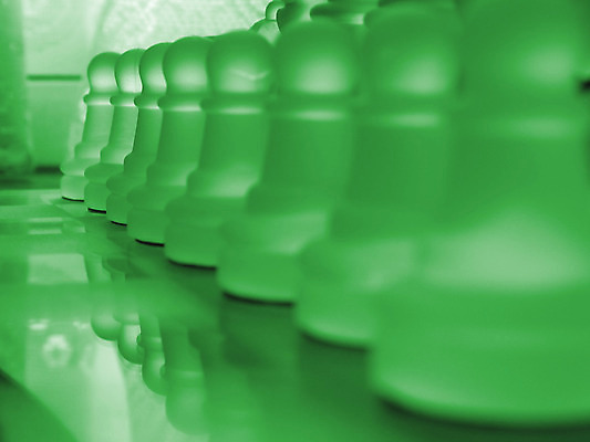 포토 JPG 해외이미지 스포츠 조각 생각 유리 레저 설계 취미 사람없음 초록색 세트 숫자 경쟁 도전 게임 우승 체스말 체스 계획 강의 크리스탈 충돌 싸움 대회 여왕 대각선 지능 해외202004 해외포토 문자 선 컬러 컨셉 모션 재질 놀이 최고 말_게임 광석 파일형식 이미지허브