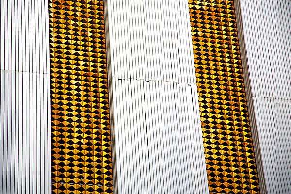 포토 JPG 해외이미지 아시아 선 벽 백그라운드 십자가 패턴 곡선 건축양식 태국 추상 벽돌 주택 그림자 사람없음 빛 노란색 금속 검은색 궁전 회색 흰색 도시 사찰 그리기 역사 황금 철 질감 방콕 각도 단계 빈털터리 미얀마 옛날 왜곡 절개 철강 콘크리트 해외202004 해외포토 건축 나라 컬러 고건축 무늬 종교건축 모션 재질 건물 파일형식 이미지허브