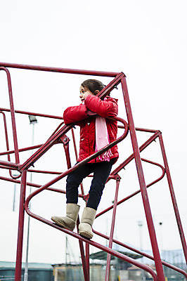 포토 JPG 해외이미지 백인 라이프스타일 공원 여자 행복 어린이 컨셉 놀이 프레임 농구 한명 사람 야외 운동 바구니 기쁨 게임 원숭이 놀이터 철 테두리 오르기 열광 법정 해외202004 해외포토 서양인 1 공공시설 감정 포유류 모션 건강 생활 구기 파일형식 이미지허브