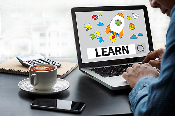 포토 JPG 해외이미지 학생 손 디자인 교육 컨셉 인터넷 일러스트 비즈니스 통신 주택 아이디어 창조 사람없음 노트북 스터디 컴퓨터 사무실 알약 타이핑 키보드 업무 작업 E 계획 책상 분석 검색 그림 비전 온라인 개발 블로거 세미나 온라인강의 해외202004 해외포토 알파벳 가구 건물 신체부위 전자제품 학습 약 강의 파일형식 언택트 이미지허브