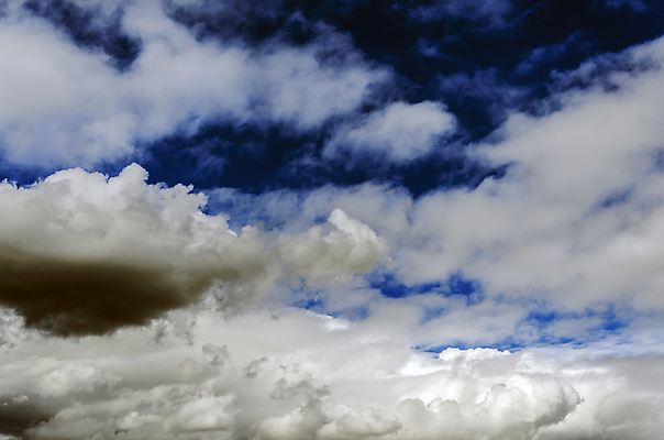 포토 JPG 해외이미지 구름 응시 유럽 하늘 날씨 그림자 사람없음 빛 태양 어둠 흰색 스페인 넘어짐 해외202004 해외포토 자연요소 시선 나라 컬러 모션 파일형식 이미지허브