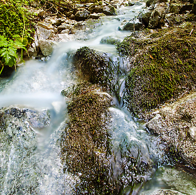 포토 JPG 해외이미지 나무 계절 공원 여행 잎 모션 자연 하늘 산 풍경 사람없음 야외 초록색 물 여름 빛 강 햇빛 평화 환경 봄 폭포 젖음 흐름 바위 신선 개울 떨어짐 숲 장면 내추럴 슬로바키아 파라다이스 해외202004 해외포토 자연요소 식물 공공시설 유럽 컬러 컨셉 태양 돌_바위 생태계 파일형식 이미지허브