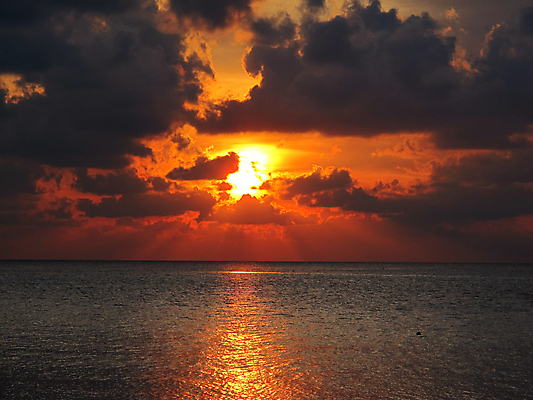 포토 JPG 해외이미지 구름 하늘 사람없음 빨간색 여름 빛 태양 일몰 저녁 해외202004 해외포토 자연요소 계절 컬러 노을 야간 파일형식 이미지허브