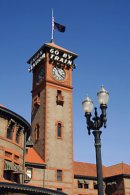 포토 JPG 해외이미지 시계 여행 가로등 건축양식 교통시설 하늘 벽돌 사람없음 건물 세로 파란색 미국 시간 도심 역 시계탑 스카이라인 해외202004 해외포토 건축물 공공시설 건축 컬러 교통 북아메리카 탑 도시 시설 파일형식 이미지허브