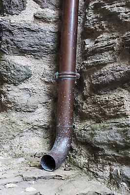 포토 JPG 해외이미지 외관 벽 건축양식 사람없음 야외 장식 금속 원형 플라스틱 철 운하 튜브 배수구 철강 폐수 해외202004 해외포토 도형 건축 재질 환경오염 파일형식 이미지허브