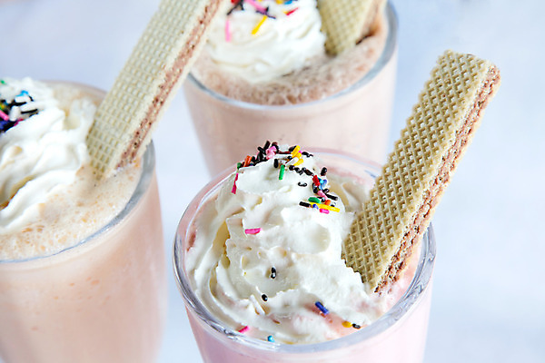 포토 JPG 해외이미지 커피 음료 음식 백그라운드 과일 유리 딸기 아이스크림 디저트 사람없음 컵 여름 과자 초콜릿 냉동 얼음 우유 추위 흰색 신선 칵테일 달콤 맛 정상 설탕 크림 상쾌 밀짚 쉐이크 내추럴 떨림 고립 라떼 바닐라 프리미엄 해외202004 해외포토 자연요소 식기 계절 감정 컬러 컨셉 모션 재질 유제품 주류 짚 파일형식 이미지허브