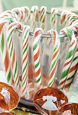 포토 JPG 해외이미지 음식 분홍색 백그라운드 무지개 크리스마스 돈 오렌지 추상 디저트 나선형 막대사탕 사탕 사람없음 빨간색 초록색 파란색 컬러풀 노란색 줄무늬 소용돌이 흰색 대접 원형 막대기 달콤 맛 폐기물 설탕 복고 고립 스펙트럼 잇몸 팝 해로움 해외202004 해외포토 자연요소 도형 기념일 컬러 컨셉 무늬 신체 과일 회오리 재산 쓰레기 파일형식 이미지허브