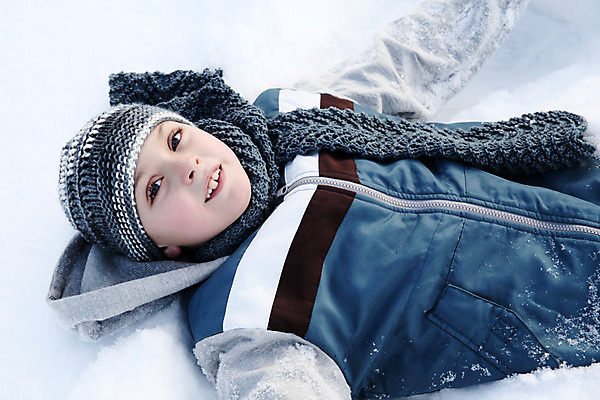 포토 JPG 해외이미지 백인 라이프스타일 계절 행복 어린이 겨울 장난 자연 한명 사람 소년 청년 야외 파란색 환경 목도리 재킷 추위 표현 내추럴 결백 해외202004 해외포토 서양인 1 잡화 남자 감정 컬러 성인 생활 외투 생태계 파일형식 이미지허브