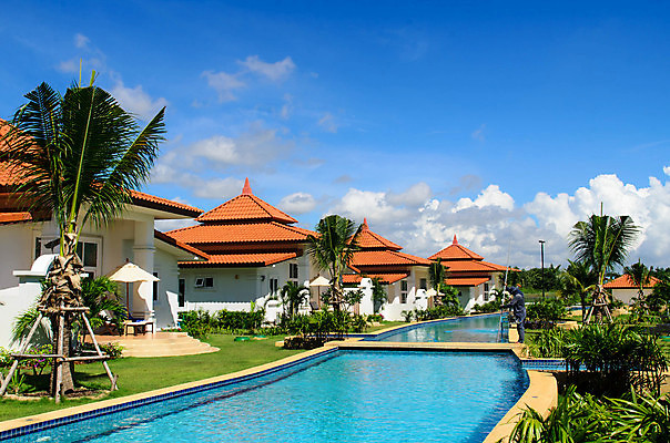 포토 JPG 해외이미지 외관 건축양식 가족 태국 부동산 주택 풍경 잔디 사람없음 건물 맑음 꿈 바위 재산 고급 저녁 큼 당구 싱글 투자 조경 리빙 이웃 교외 진짜 차고 해외202004 해외포토 식물 건축물 건축 아시아 컨셉 비즈니스 관계 날씨 금융 구기 돌_바위 야간 크기 파일형식 이미지허브