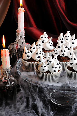 포토 JPG 해외이미지 컨셉 촛불 사람없음 장식 파티 할로윈 축하 분위기 달콤 유령 머핀 양초꽂이 해외202004 해외포토 빵 초 이벤트 맛 꽂이 파일형식 이미지허브