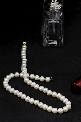 포토 JPG 해외이미지 모양 백그라운드 컨셉 곡선 목걸이 자연 추상 휴가 선물 사랑 사람 이벤트 사람없음 장식 빨간색 빛 상자 반사 유행 검은색 흰색 축하 원형 화려 그룹 재산 고급 우아함 매끈함 보석 구슬 오브젝트 보물 여의주 스타일 해외202004 해외포토 도형 감정 선 컬러 무늬 장신구 금융 감각 광석 생태계 파일형식 이미지허브