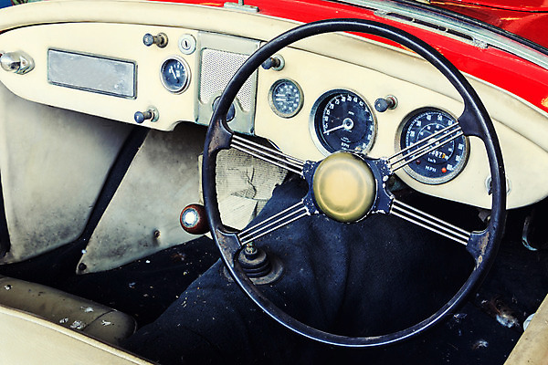 포토 JPG 해외이미지 모델 디자인 50대 교통시설 자동차 실내 사람없음 내부 빨간색 빛 금속 모니터 수확 골동품 바퀴 클래식 고급 닫기 그릴 60대 묘사 복고 쇼 위로 계기판 범퍼 복원 속도계 옛날 인기 자동 스타일 세련 해외202004 해외포토 노년 육상교통 컬러 중년 교통 컨셉 농업 모션 재질 주방용품 컴퓨터 시설 파일형식 이미지허브