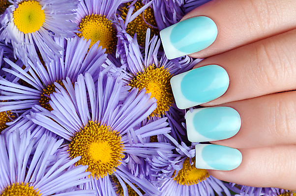 포토 JPG 해외이미지 손 손가락 미술 사람없음 장미 유행 화장품 손톱관리 손톱 데이지 돌봄 위생관리 아크릴 스타일 해외202004 해외포토 꽃 모션 재질 문화예술 관리 신체부위 뷰티 네일아트 파일형식 이미지허브