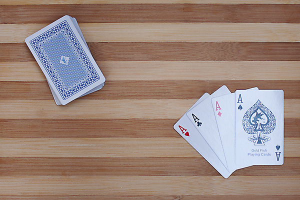 포토 JPG 해외이미지 백그라운드 놀이 탁자 성공 사람없음 빨간색 초록색 검은색 게임 하트 우승 쌍 신용카드 행운 재산 도박 정상 위험 카지노 클럽 기회 포커 잭 곤봉 라스베가스 승자 에이스 직진 해외202004 해외포토 모양 스포츠용품 컬러 가구 컨셉 금융 최고 트럼프 파일형식 이미지허브