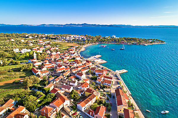 포토 JPG 해외이미지 식물 전통 유럽 바다 여행 건축양식 하늘 주택 안테나 손바닥 풍경 사람없음 초록색 여름 파란색 여행객 마을 항구 바위 도시 만 보트 역사 어부 지중해 언덕 그림 타운 크로아티아 옛날 채널 터키석 해외202004 해외포토 직업 손 계절 건축 나라 컬러 배_교통 통신 교통시설 사람 건물 돌_바위 보석 파일형식 이미지허브