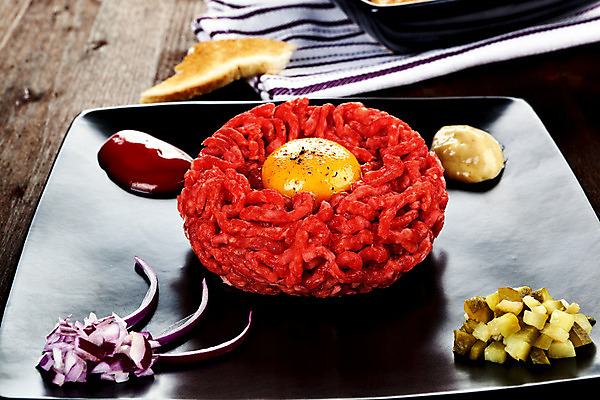 포토 JPG 해외이미지 접시 음식 빵 재료 양파 쟁반 육류 스테이크 사람없음 수건 쌓기 계란 식사 저녁식사 소고기 신선 사발 맛 케첩 머스터드 향신료 날것 피클 토스트 후추 노른자 점심식사 생식 전문 개조 해외202004 해외포토 식기 컨셉 채소 식재료 모션 서양음식 위생용품 알 사기그릇 소스_음식 절임 향미료 파일형식 이미지허브