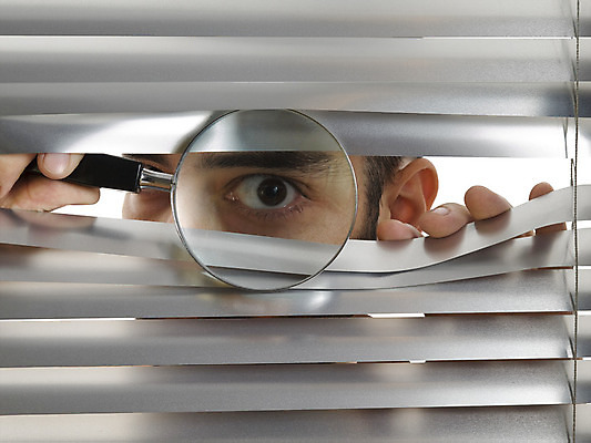 포토 JPG 해외이미지 백인 손 응시 남자 창문 유리 한명 사람 성인 사무실 흰색 관찰 잡기 업무 블라인드 오픈 확대 엿보기 손목시계 묘사 오브젝트 검색 베네치아 점검 발견 섬광 숨기 스파이 시각장애인 해외202004 해외포토 서양인 1 시선 시계 컬러 비즈니스 장신구 모션 재질 신체부위 이탈리아 작업 커튼 장애인 파일형식 이미지허브