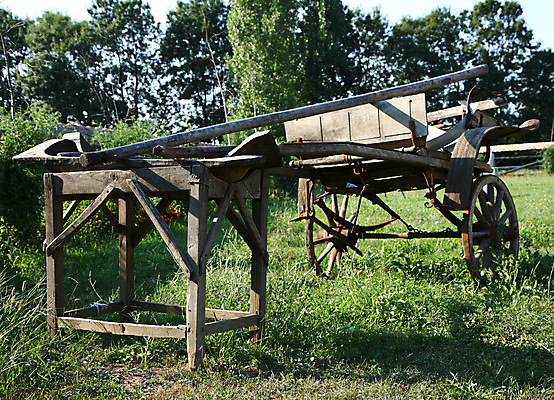 포토 JPG 해외이미지 전통 자연 사람없음 야외 목재 농장 수확 시골 바퀴 복고 마차 해외202004 해외포토 나무 교통수단 농업 재료 생태계 파일형식 이미지허브