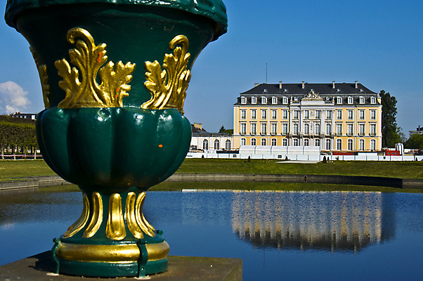 포토 JPG 해외이미지 조각 건축양식 독일 사람없음 건물 물 반사 맑음 궁전 연못 재산 우아함 바로크 옛날 해외202004 해외포토 자연요소 건축물 건축 유럽 컨셉 고건축 날씨 금융 파일형식 이미지허브