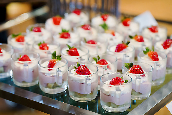 포토 JPG 해외이미지 딸기 사람없음 장식 카트 컵케이크 일렬 뷔페 해외포토 과일 케이크 파일형식 이미지허브