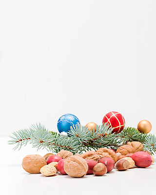 포토 JPG 해외이미지 계절 음식 크리스마스 종류 사람없음 목재 축제 화환 견과류 껍질 나뭇가지 소나무 사발 호두 아몬드 내추럴 섞기 피칸 개암 카피스페이스 해외202004 해외포토 나무 기념일 열매 꽃 재료 공백 사기그릇 파일형식 이미지허브