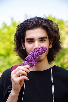 포토 JPG 해외이미지 식물 응시 계절 공원 남자 꽃잎 꽃 꽃무늬 자연 갈색머리 한명 야외 가로 햇빛 정원 보라색 봄 벚꽃 나뭇가지 신선 소프트포커스 관목 향기 냄새 향 라일락 해외202004 해외포토 나무 1 헤어스타일 시선 공공시설 컬러 무늬 촬영기법 사람 태양 생태계 파일형식 이미지허브