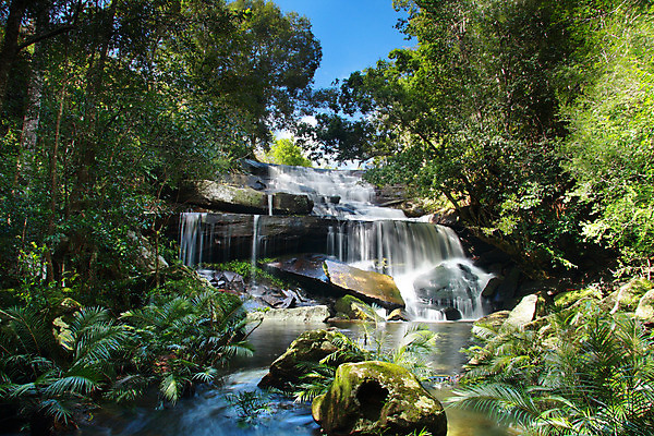 포토 JPG 해외이미지 나무 식물 공원 여행 잎 모션 태국 자연 하늘 국립공원 풍경 사람없음 초록색 물 파란색 강 폭포 흐름 가을 바위 신선 개울 숲 시원함 당구 에메랄드 부드러움 내추럴 파라다이스 현재 해외202004 해외포토 자연요소 계절 공공시설 아시아 컬러 컨셉 구기 돌_바위 감각 보석 생태계 파일형식 이미지허브