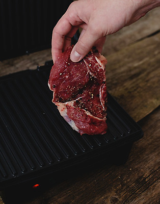 포토 JPG 해외이미지 전통 음식 조각 백그라운드 부분 탁자 쟁반 육류 돼지고기 스테이크 요리 사람없음 목재 주방 식당 요리사 식사 저녁식사 소고기 시골 신선 잡기 뜨거움 소 맛 그릴 바비큐 먹기 오브젝트 준비 날것 부드러움 단백질 등심 생식 핸드메이드 치프 해외202004 해외포토 나무 직업 가구 컨셉 식재료 재료 포유류 모션 주방용품 서양음식 상점 감각 영양소 파일형식 이미지허브