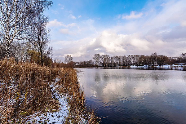 포토 JPG 해외이미지 나무 구름 공원 호수 겨울 자연 하늘 아침 풍경 사람없음 야외 목재 물 강 반사 일출 일몰 봄 새벽 추위 가을 저수지 숲 시원함 서리 러시아 장면 해외202004 해외포토 주간 자연요소 식물 계절 공공시설 유럽 재료 노을 생태계 파일형식 이미지허브