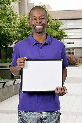 포토 JPG 해외이미지 배너 남자 종이 텍스트 건조 한명 사람 검은색 공백 전시 표현 잡기 신용카드 메시지 사인 격려 보여주기 삭제 셀프 헬프 해외202004 해외포토 1 감정 컬러 모션 금융 도움 파일형식 이미지허브