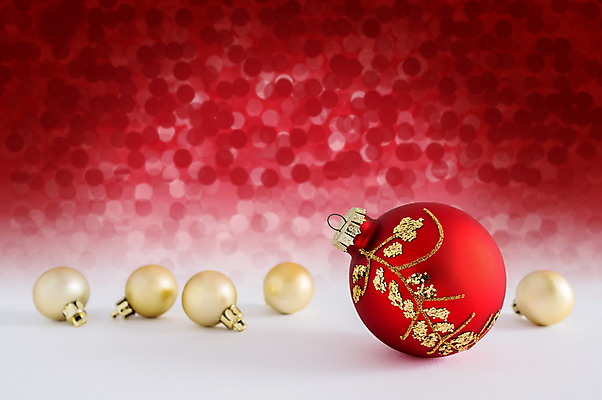 포토 JPG 해외이미지 전통 계절 백그라운드 크리스마스 겨울 공 새로움 기념 사람없음 장식 빨간색 빛 축제 장식볼 흰색 축하 황금 12월 연도 보케 고립 카피스페이스 해외202004 해외포토 기념일 컬러 컨셉 공백 날짜 파일형식 이미지허브