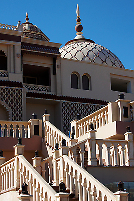 포토 JPG 해외이미지 외관 건축양식 동양인 사람없음 야외 건물 장식 계단 궁전 기둥 묘사 첨탑 동쪽 단계 이국적 스타일 해외202004 해외포토 건축물 건축 고건축 인종 탑 방향 파일형식 이미지허브