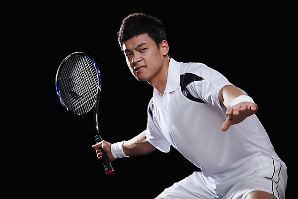 포토 JPG 해외이미지 스튜디오촬영 라이프스타일 응시 스포츠 모션 놀이 검은배경 짧은머리 갈색머리 기술 건강 한명 20대 가로 운동복 컬러풀 중국 활발 공연 테니스 잡기 테니스라켓 결심 집중 경계 열정 개성 손목보호대 염원 운동가 시리즈 해외202004 해외포토 1 헤어스타일 시선 옷 감정 아시아 컬러 백그라운드 컨셉 실내 사람 이벤트 청년 생활 구기 검은색 라켓 파일형식 이미지허브