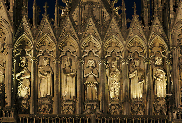 포토 JPG 해외이미지 건축물 건축양식 풍경 사람없음 야외 빛 조각상 프랑스 도시 야간 대성당 파리_프랑스 해외202004 해외포토 자연요소 건축 유럽 조형물 성당 파일형식 이미지허브