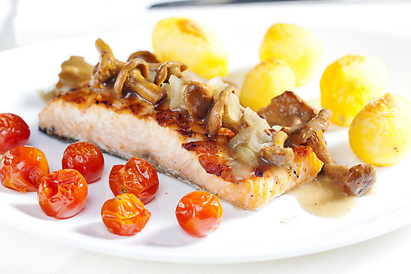 포토 JPG 해외이미지 접시 음식 토마토 채소 방울토마토 감자 실내 건강 어류 요리 사람없음 인테리어 식사 버섯 닫기 그릴 연어 영양분 정물화 채식주의자 해외202004 해외포토 식기 디자인 모션 주방용품 내부 수중동물 그림 채식 파일형식 이미지허브