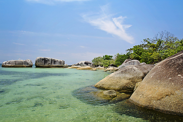 포토 JPG 해외이미지 구름 모래 파도 바다 섬 자연 하늘 휴가 풍경 사람없음 물 여름 파란색 맑음 만 장면 내추럴 수평선 해외202004 해외포토 자연요소 계절 컬러 날씨 생태계 파일형식 이미지허브
