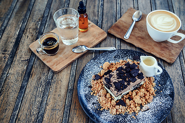 포토 JPG 해외이미지 접시 커피 음료 음식 탁자 아침 휴식 디저트 사람없음 야외 목재 컵 갈색 케이크 식당 초콜릿 숟가락 거품 카페 우유 머그컵 신선 뜨거움 달콤 맛 아침식사 널 설탕 크림 오브젝트 복고 아로마 카푸치노 에스프레소 단절 라떼 카페인 페스츄리 스타일 해외202004 해외포토 주간 나무 식기 빵 컬러 가구 컨셉 재료 유제품 수저 상점 식사 파일형식 이미지허브