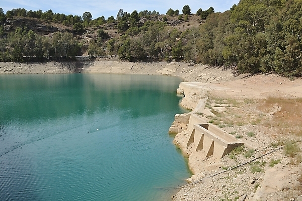 포토 JPG 해외이미지 나무 계절 공원 호수 여행 백그라운드 자연 하늘 산 풍경 사람없음 초록색 물 여름 파란색 강 반사 환경 맑음 침묵 봄 거울 흰색 시골 연못 스페인 장면 수평선 해외202004 해외포토 자연요소 식물 공공시설 유럽 컬러 날씨 소리 생태계 파일형식 이미지허브