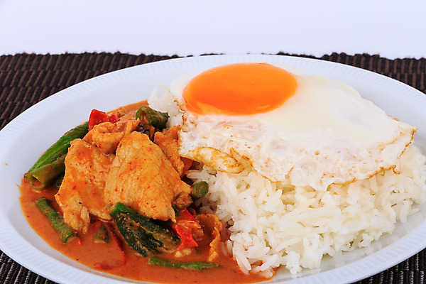 포토 JPG 해외이미지 접시 채소 태국 고추 양파 거리 마늘 돼지고기 요리 동양인 인종 사람없음 옆모습 빨간색 컬러풀 식당 계란 맑음 사진촬영 치킨 튀김 신선 서핑 달콤 굽기 매움 날것 반죽 후추 카레 바질 패드 인기 해외202004 해외포토 식기 아시아 음식 뷰포인트 컬러 날씨 육류 사람 상점 알 촬영 수상스포츠 맛 구이 향신료 닭고기요리 파일형식 이미지허브