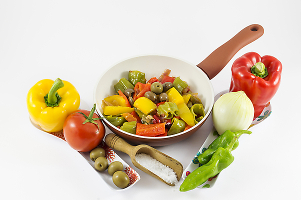 포토 JPG 해외이미지 식물 음식 잎 토마토 채소 유리 양파 건강 요리 사람없음 목재 빨간색 초록색 노란색 주방 검은색 식사 저녁식사 이탈리아 샐러드 흰색 신선 그룹 먹기 올리브 후추 내추럴 해외202004 해외포토 나무 열매 유럽 컬러 재료 모션 재질 향신료 파일형식 이미지허브