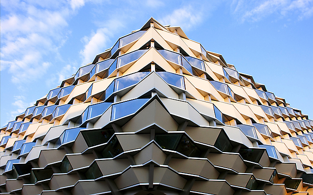 포토 JPG 해외이미지 모양 구름 디자인 외관 벽 백그라운드 패턴 회사 비즈니스 건축양식 창문 유리 하늘 미래 새로움 기술 사람없음 건물 물 금융 파란색 빛 사무실 반사 탑 금속 도시 센터 스페인 큼 묘사 공학 엑스포 철강 해외202004 해외포토 자연요소 건축물 교육 건축 유럽 컬러 컨셉 무늬 재질 경제 크기 파일형식 이미지허브