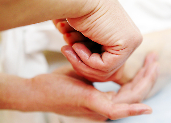 포토 JPG 해외이미지 전통 라이프스타일 손 여자 신체 손가락 맨발 휴식 건강 사람 사람없음 치료 약 상점 스파 중국 활발 터치 흰색 마사지 허브 피부 마사지사 피부관리 유기농 순환 아로마테라피 테라피 내추럴 돌봄 시너지 양발 치료사 치유 회복 해외202004 해외포토 식물 직업 웰빙 아시아 컬러 컨셉 의학 모션 발 생활 신체부위 뷰티 파일형식 이미지허브