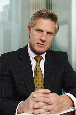 포토 JPG 해외이미지 백인 직업 남자 비즈니스 CEO 직장 한명 미소 정장 사무실 업무 체험 경영자 책임자 경영 해외202004 해외포토 서양인 1 옷 컨셉 회사 표정 사람 작업 리더 파일형식 이미지허브