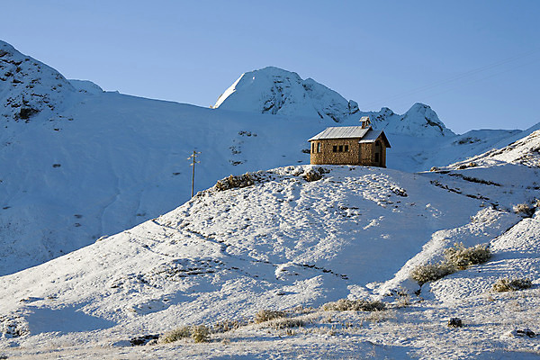 포토 JPG 해외이미지 기독교 종교 여행 겨울 자연 아침 날씨 산 사람 풍경 사람없음 야외 가로 교회 침묵 이탈리아 절벽 추위 정상 9월 알프스 절정 폭설 해외202004 해외포토 주간 계절 유럽 종교건축 눈_날씨 건물 소리 날짜 자연재해 생태계 파일형식 이미지허브